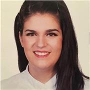 Docente titulada en dos ciclos formativos de Formación Profesional, y experiencia en el sector de la hostelería.